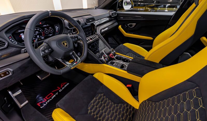 Lamborghini Urus Pearl Capsule full