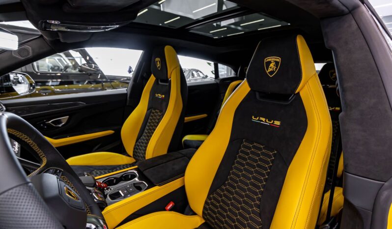 Lamborghini Urus Pearl Capsule full