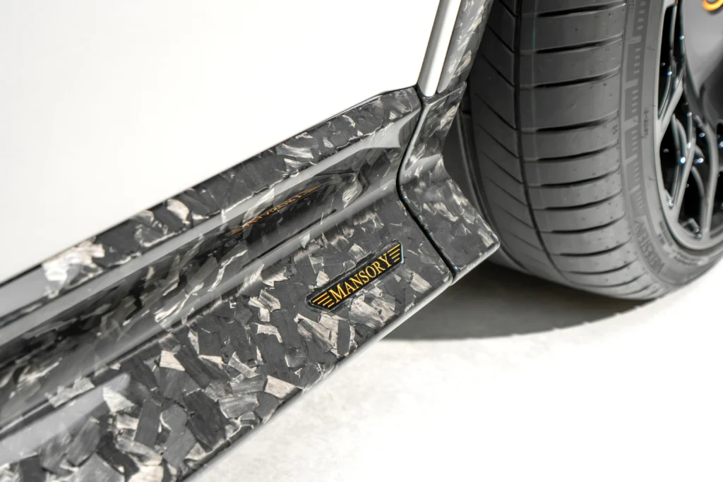 10 – SIDE SKIRT CLOSE-UP