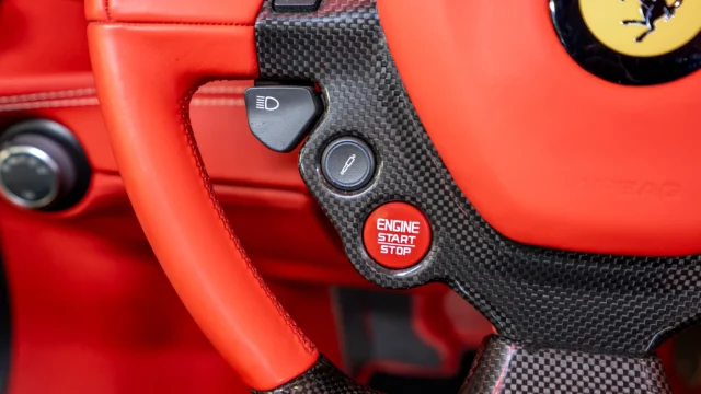 15 – STEERING WHEEL CLOSE-UP