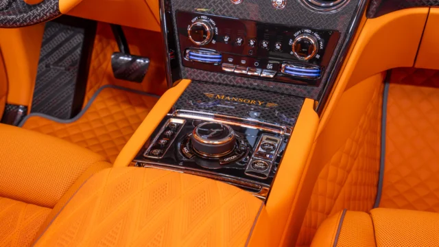 16 – CENTRE CONSOLE