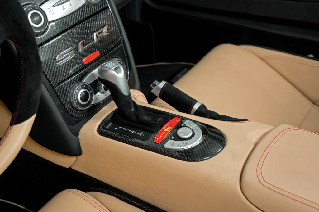 16 – Centre Console