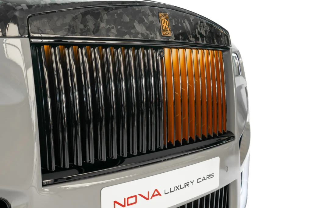 6 – FRONT GRILLE CLOSE-UP