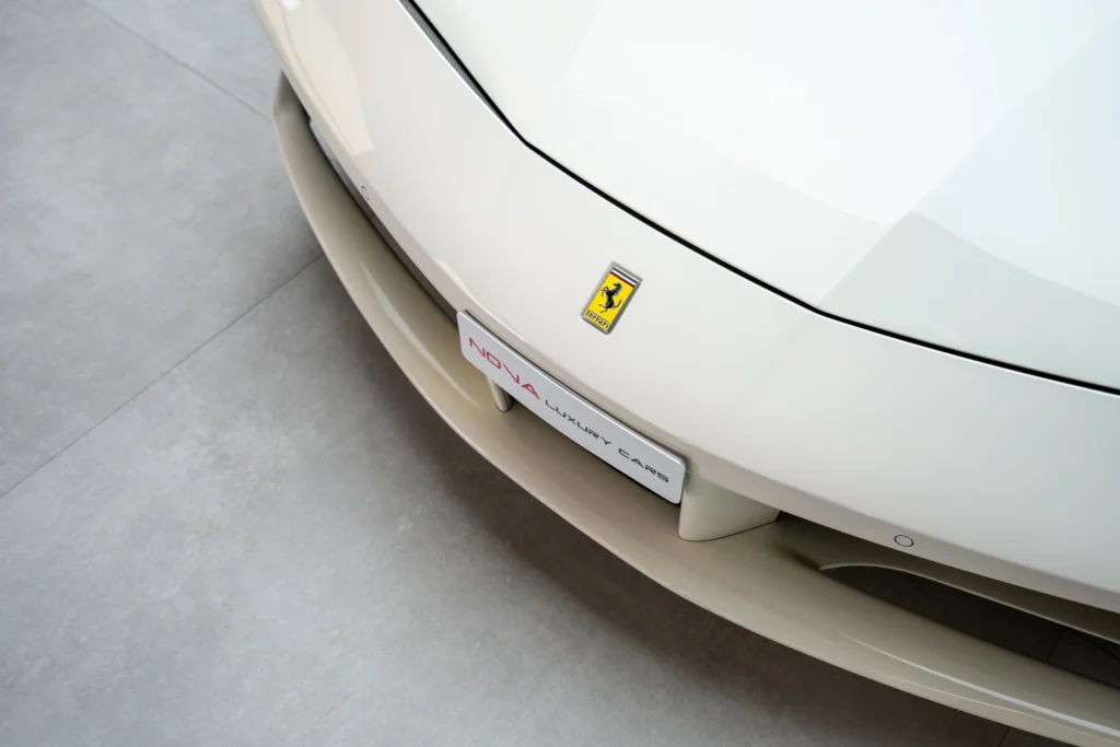 6 – FRONT GRILLE CLOSE-UP
