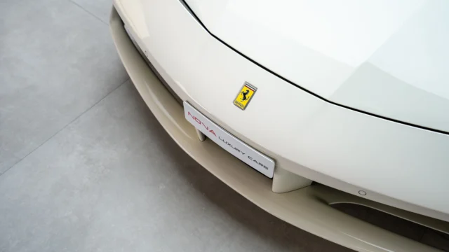 6 – FRONT GRILLE CLOSE-UP