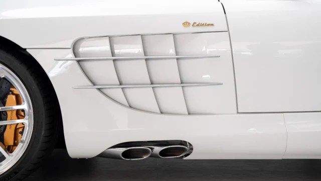8 – Front Fender & Side Exhaust